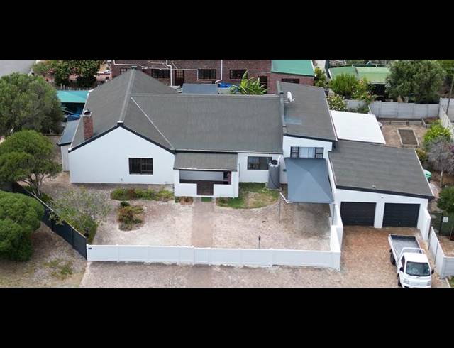 4 BEDROOM HOUSE FOR SALE IN KLEINBAAI